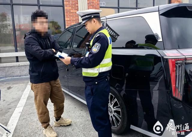 女子舉報丈夫開車看美女，交警回應(yīng)熱，女子舉報丈夫開車看美女，交警回應(yīng)引發(fā)關(guān)注