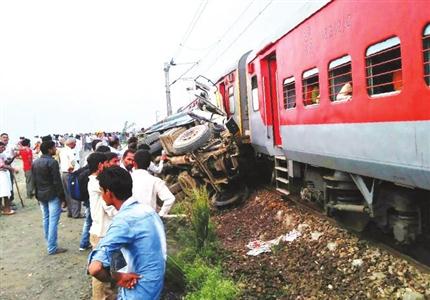 火車脫軌撞車事故頻發(fā)原因探究，火車事故頻發(fā)，探究脫軌撞車原因