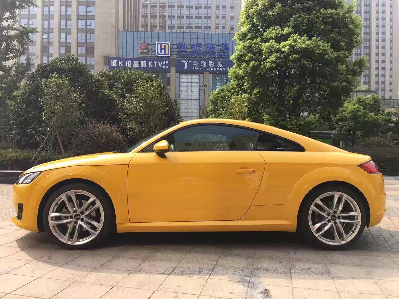 奧迪TT最新車型，時尚與科技的完美結(jié)合，奧迪TT最新車型，時尚與科技的極致融合