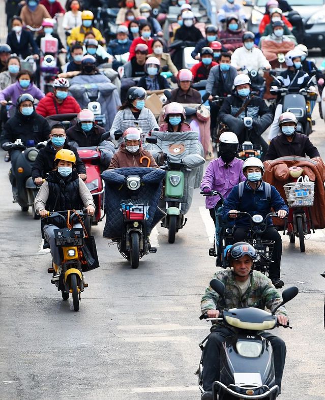 電動(dòng)自行車圍困下的大學(xué)校園新挑戰(zhàn)與創(chuàng)新應(yīng)對(duì)，電動(dòng)自行車圍困下的大學(xué)校園，挑戰(zhàn)與創(chuàng)新應(yīng)對(duì)之道